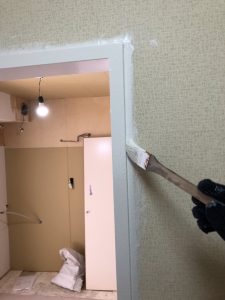 春日井市にて室内塗装　木枠　施工中１１