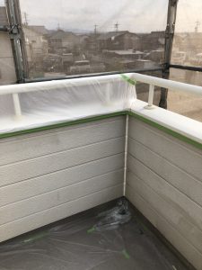 春日井市にて外壁塗装　Ｇ様邸　シーリング作業の様子