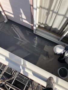 春日井市にて外壁塗装　Ｇ様邸　バルコニー防水工事の様子