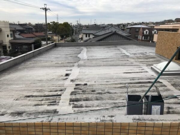 春日井市にて雨漏りに伴う屋上防水塗装工事 施工前