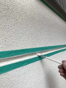 春日井市柏原にて外壁塗装コーキングプライマー塗布