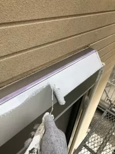 春日井市柏原にて外壁塗装シャッターBOXの錆止め塗装