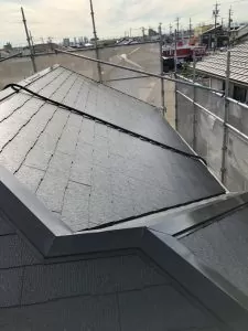 春日井市柏原にて外壁塗装屋根の屋根の上塗り完了
