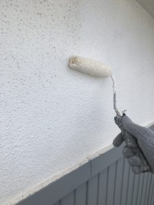 小牧市にて外壁塗装工事　～軒天塗装・モルタル壁下塗り～