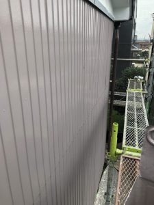 春日井市東野町にて外壁塗装トタン部完了