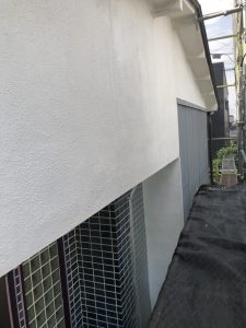 春日井市東野町にて外壁塗装モルタル壁の下塗り