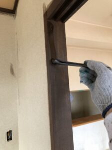 春日井市にて外壁塗装木部の塗装工程2