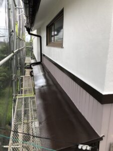 春日井市にて外壁塗装庇の塗装