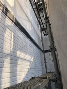 春日井市勝川町にて外壁塗装外壁の下塗り完了