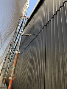 春日井市岩野町にて倉庫の外壁塗装外壁の上塗り完了