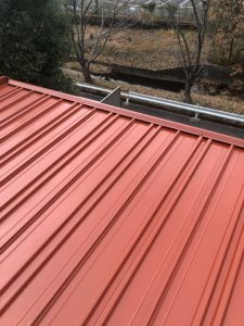 春日井市にて倉庫の屋根塗装錆止め塗装完了